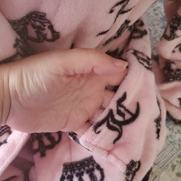 -   super soft ! juicy couture fleece robe - Picture 13 of 16